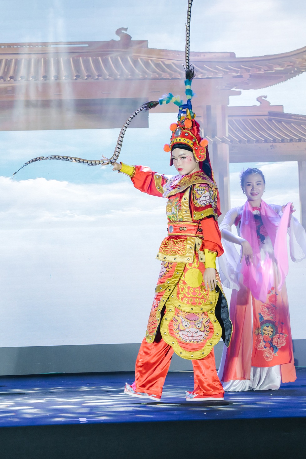 Tân Hoa khôi Ngoại giao: Giỏi 2 ngoại ngữ, đạt học bổng trường ở Trung Quốc - 6 Tân Hoa khôi Ngoại giao: Giỏi 2 ngoại ngữ, đạt học bổng trường ở Trung Quốc - 6