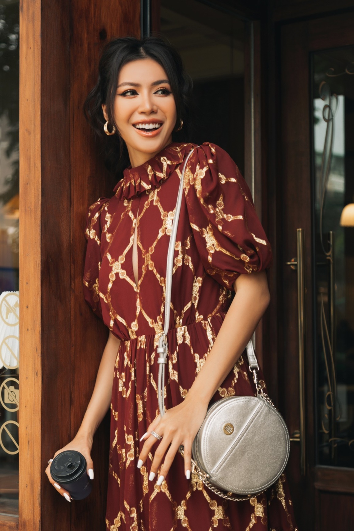 Minh Tú: Tôi học gói bánh chưng để sau này còn dạy con lai - 1 Minh Tú: Tôi học gói bánh chưng để sau này còn dạy con lai - 1