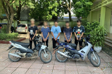 5 thanh thiếu niên ở Hà Nội mang dao "săn mồi" lúc nửa đêm