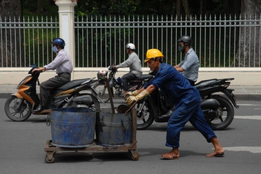 Thu hồi kinh phí chi vượt cho các doanh nghiệp công ích “lương khủng”