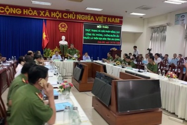 Đẩy mạnh truy quét thuốc lá nhập lậu bày bán công khai