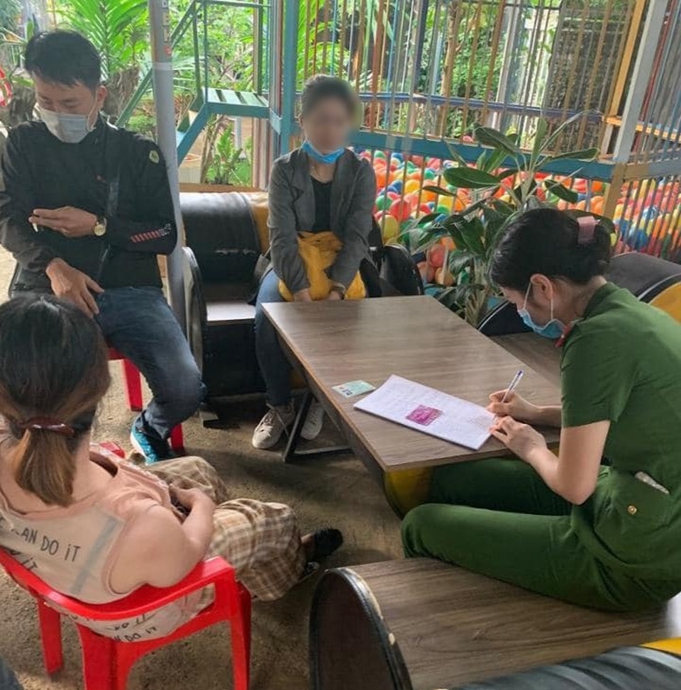 Xử phạt nữ hộ sinh tiêm vắc xin bạch hầu “chui” 30 triệu đồng - 1 Xử phạt nữ hộ sinh tiêm vắc xin bạch hầu “chui” 30 triệu đồng - 1