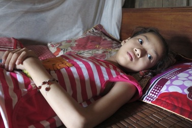 Mẹ nghèo khao khát hiến thận cứu con gái 11 tuổi đang nguy kịch