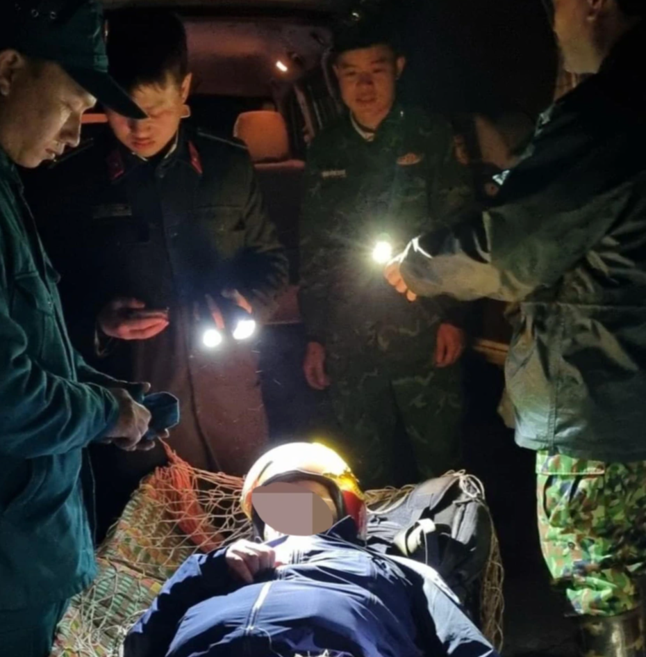 Giải cứu nam du khách người Đức bị ngã khi leo núi ở đèo Khau Cốc Chà - 3