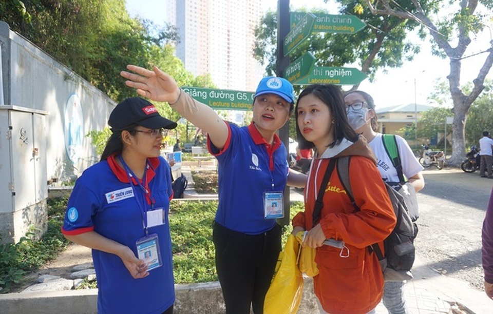 Gần 4.000 thí sinh tham dự kỳ thi Đánh giá năng lực tại Nha Trang - 1 Gần 4.000 thí sinh tham dự kỳ thi Đánh giá năng lực tại Nha Trang - 1