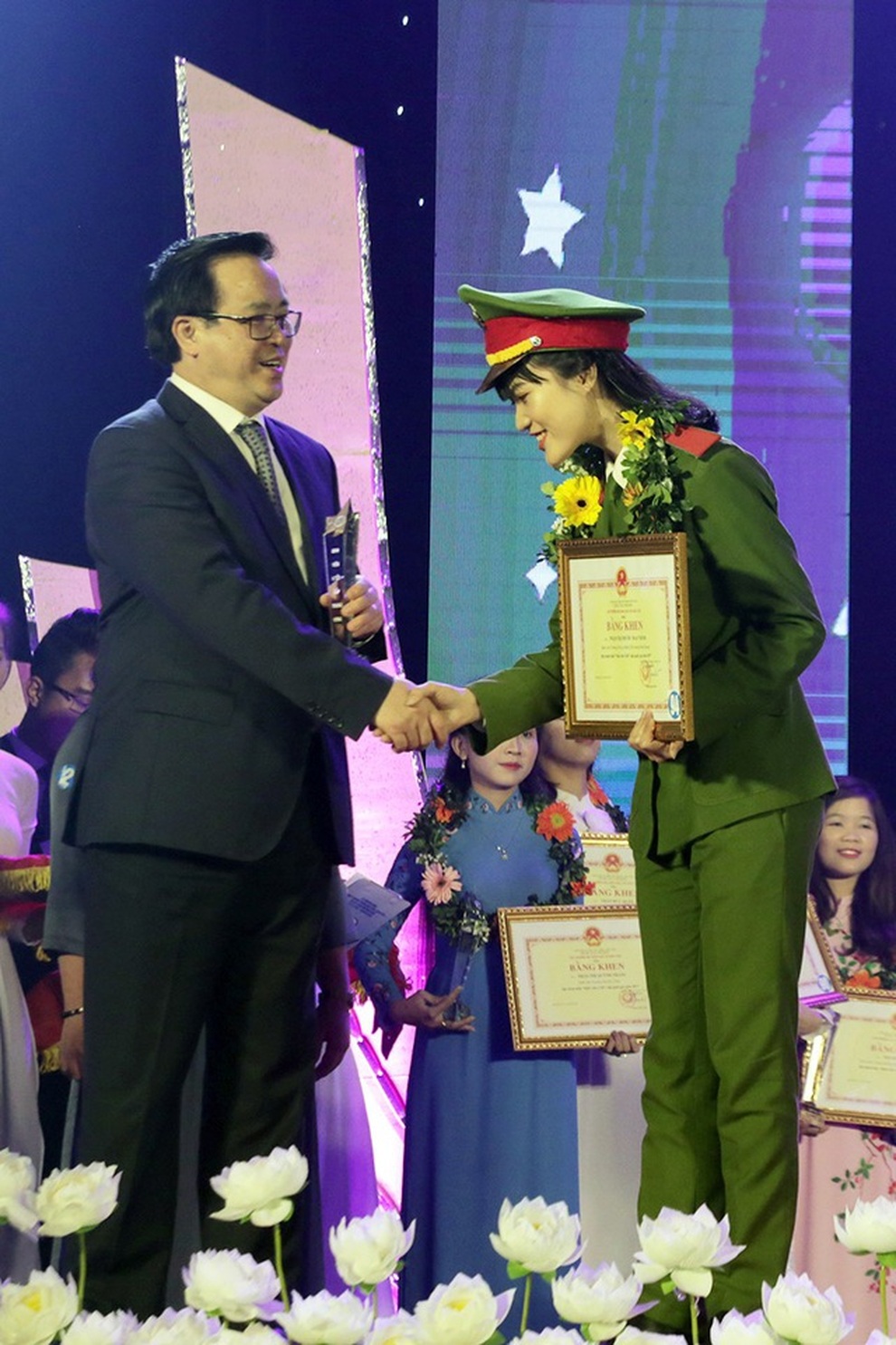 3 bông hồng xinh xắn, tài năng đến từ Học viện Cảnh sát nhân dân - 6 3 bông hồng xinh xắn, tài năng đến từ Học viện Cảnh sát nhân dân - 6
