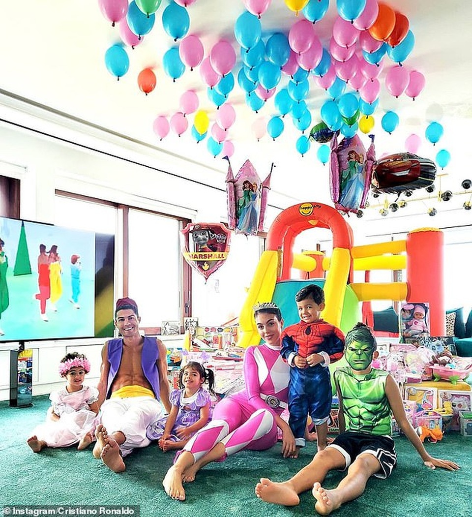 Bạn gái sợ tập thể dục cùng Ronaldo - 8 Bạn gái sợ tập thể dục cùng Ronaldo - 8