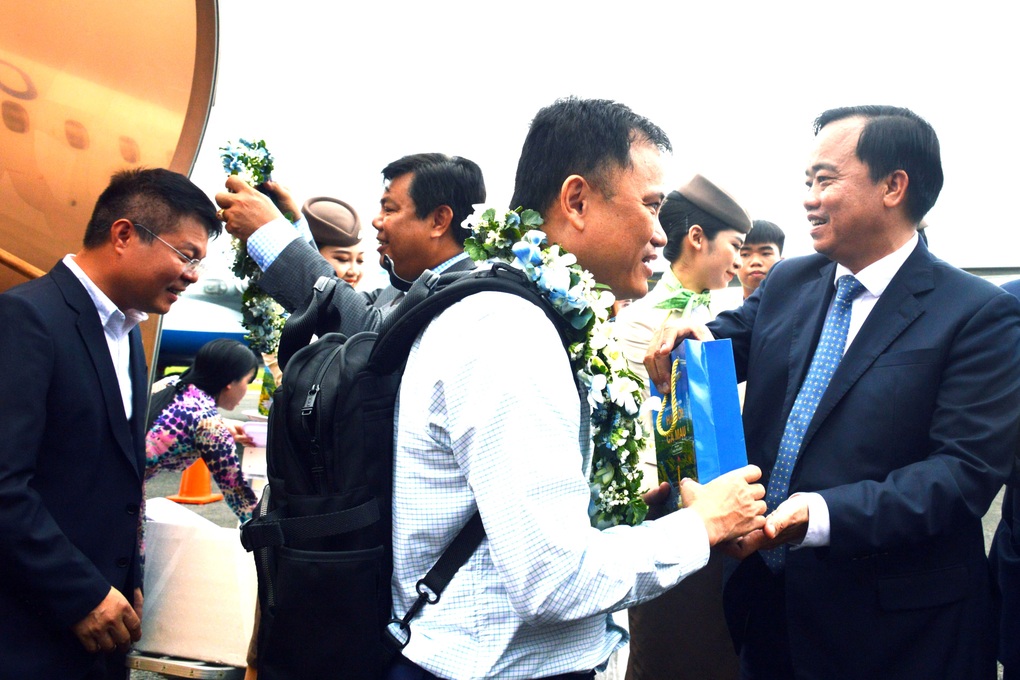 Cà Mau có chuyến bay thẳng đầu tiên từ Hà Nội - 2 Cà Mau có chuyến bay thẳng đầu tiên từ Hà Nội - 2