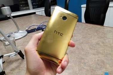 Cận cảnh HTC One phiên bản đặc biệt bằng vàng thật 24K