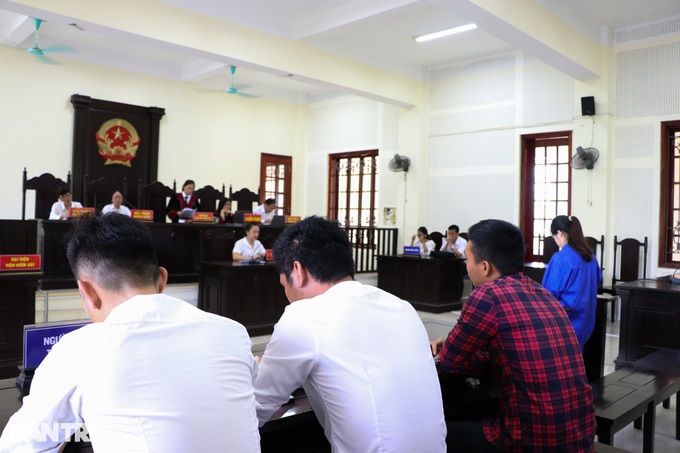 Thiếu phụ xinh đẹp khiến 3 người đàn ông mất hơn 4,1 tỷ đồng - 2 Thiếu phụ xinh đẹp khiến 3 người đàn ông mất hơn 4,1 tỷ đồng - 2