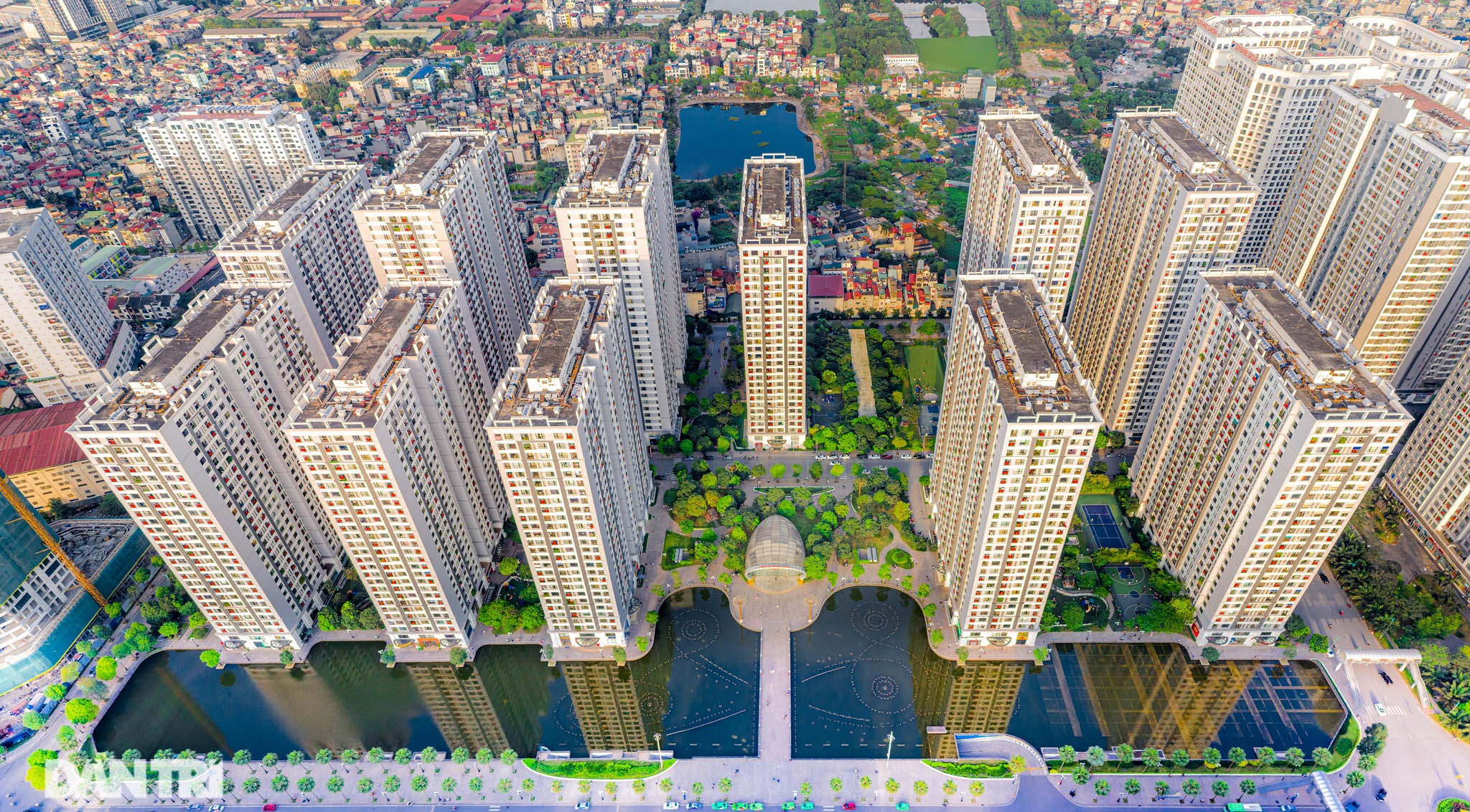 Vẻ đẹp của một Hà Nội hiện đại, sôi động nhìn từ trong mây - 8 Vẻ đẹp của một Hà Nội hiện đại, sôi động nhìn từ trong mây - 8