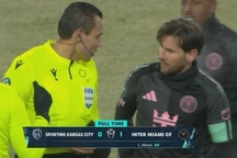 Làm điều không phù hợp với Messi, trọng tài nhận cái kết đắng