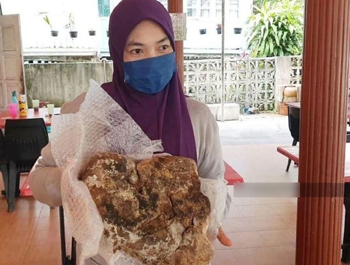 Người phụ nữ tìm thấy thứ tưởng là rác, không ngờ là kho báu đắt đỏ - 1 Người phụ nữ tìm thấy thứ tưởng là rác, không ngờ là kho báu đắt đỏ - 1