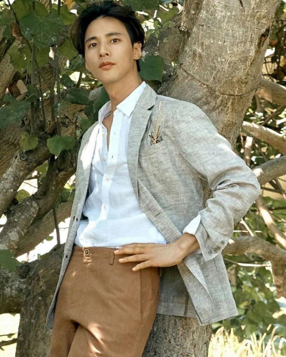 Mê mẩn trước vẻ ngoài “trẻ mãi không già” của “ông chú” Won Bin - 4 Mê mẩn trước vẻ ngoài “trẻ mãi không già” của “ông chú” Won Bin - 4