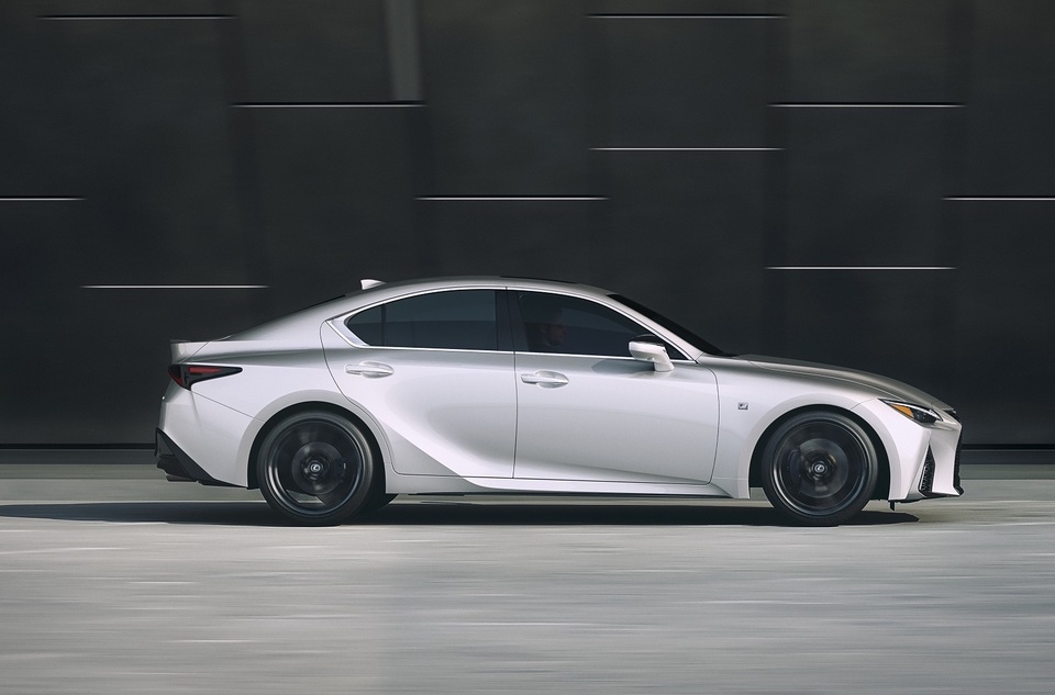 Lexus IS 2021 sắp về Việt Nam, đấu Mercedes-Benz C-Class và BMW 3-Series - 2 Lexus IS 2021 sắp về Việt Nam, đấu Mercedes-Benz C-Class và BMW 3-Series - 2