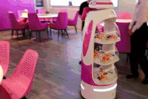 Khách chen chân đặt bàn để được robot chiên khoai, nấu mì, phục vụ tận bàn