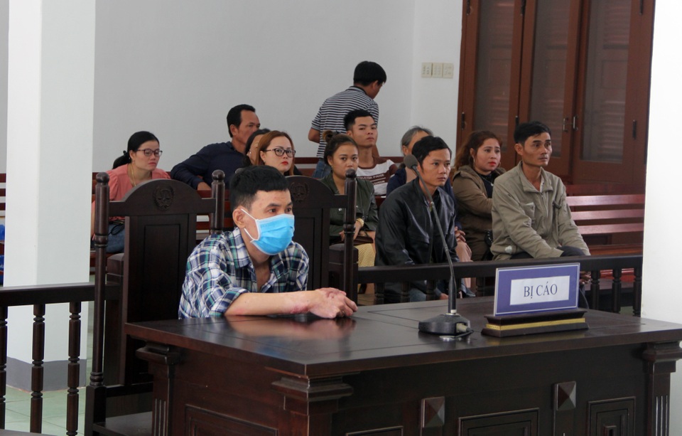 Tuyên án kẻ dùng bom xăng thiêu vợ - 1