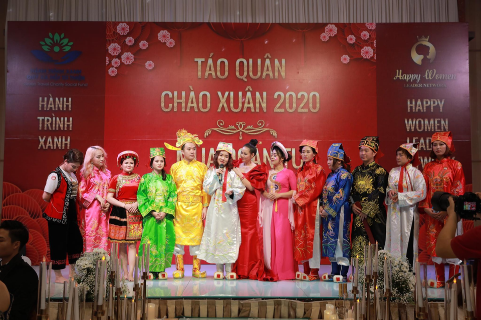 Happy Women Leader Network và Quỹ từ thiện Hành trình xanh hội tụ trong chương trình Táo quân - Chào xuân 2020 - 4 Happy Women Leader Network và Quỹ từ thiện Hành trình xanh hội tụ trong chương trình Táo quân - Chào xuân 2020 - 4