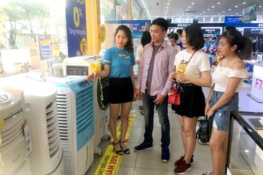 Cửa hàng, siêu thị điện máy vừa mừng vừa lo khi nắng nóng tới