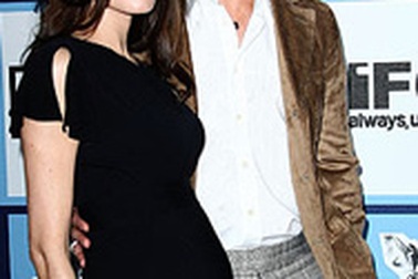 Brangelina chi hơn 8 triệu đô để làm từ thiện