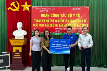 FPT Long Châu điều động nhanh 10 tấn thuốc hỗ trợ người dân vùng bão lũ