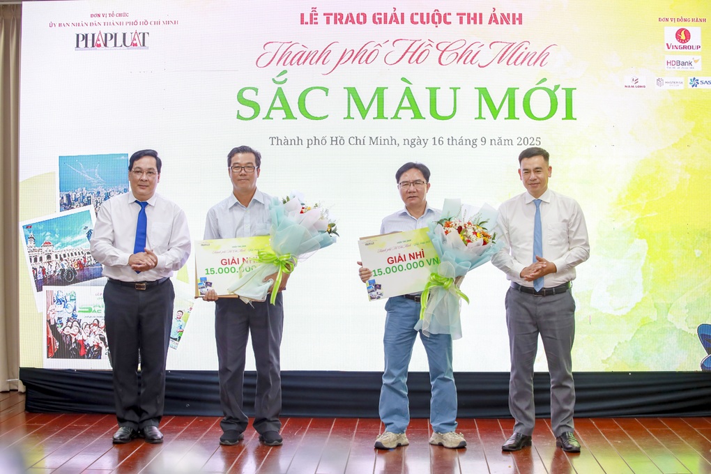 Khoảnh khắc của Dân trí giành giải cao nhất tại cuộc thi ảnh về TPHCM - 4 Khoảnh khắc của Dân trí giành giải cao nhất tại cuộc thi ảnh về TPHCM - 4