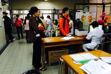 Bệnh viện Bạch Mai hoạt động bình thường vào ngày nghỉ Tết