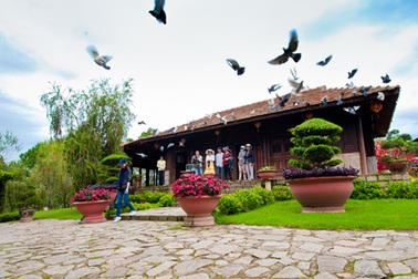 Ngôi nhà cổ gần 300 tuổi hút khách ở Đồi mộng mơ