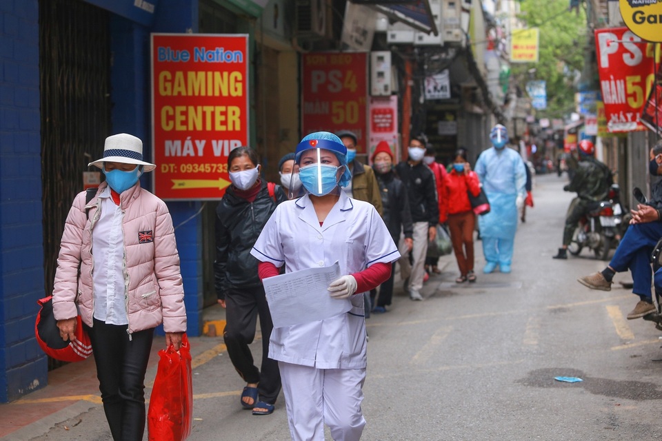Người dân xóm chạy thận trong những ngày thực hiện cách ly toàn xã hội - 4 Người dân xóm chạy thận trong những ngày thực hiện cách ly toàn xã hội - 4