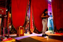 Hình ảnh cuộc sống những nghệ sĩ nặng lòng với nghề hát bội ở Sài Gòn