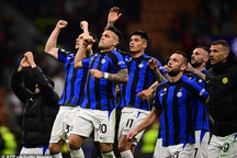 Hạ gục Milan chóng vánh, Inter đặt một chân vào chung kết Champions League