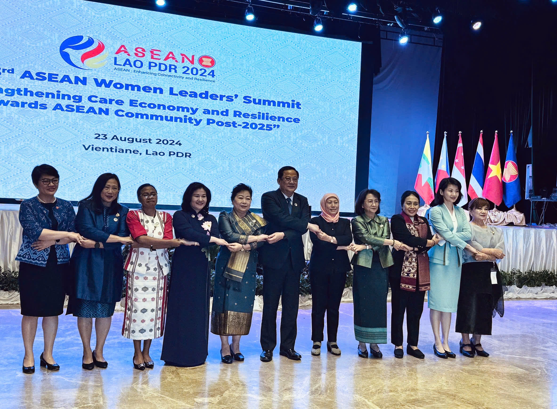 4 ວິທີແກ້ໄຂເພື່ອພັດທະນາເສດຖະກິດການດູແລ - 2 4 giải pháp phát triển nền kinh tế chăm sóc - 2