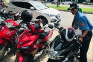 Nhiều nhà đất, đại gia Hà Nội chi tiền thuê bảo vệ tới ở để về quê ăn Tết
