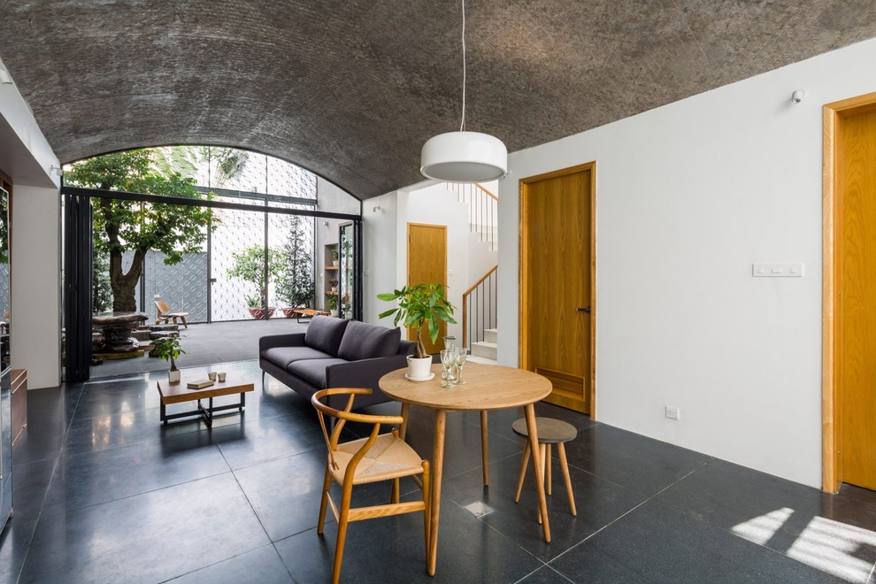 Nhà phố rộng 380 m2 với 3 phòng ngoài trời hình vòm độc đáo ở Sài Gòn - 4 Nhà phố rộng 380 m2 với 3 phòng ngoài trời hình vòm độc đáo ở Sài Gòn - 4