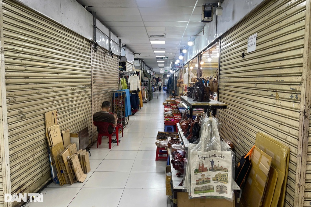 Tiểu thương chợ thời trang lớn nhất TPHCM tiết lộ lý do đóng sạp hàng loạt - 3 Tiểu thương chợ thời trang lớn nhất TPHCM tiết lộ lý do đóng sạp hàng loạt - 3