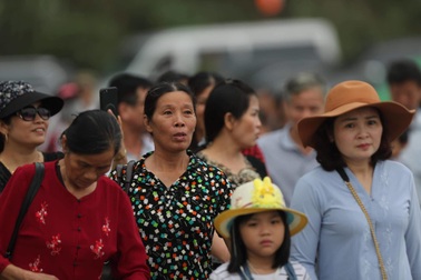 Hàng vạn người đổ về chùa Tam Chúc dự Đại lễ Phật đản Vesak 2019