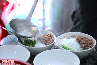 Quán bún ở Hà Nội giá 20.000 đồng, chủ khẳng định chỉ lãi 2.500 đồng/bát