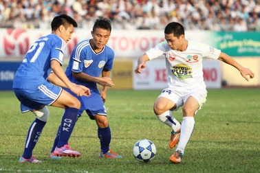 Công Phượng đá hỏng penalty, HAGL đại bại