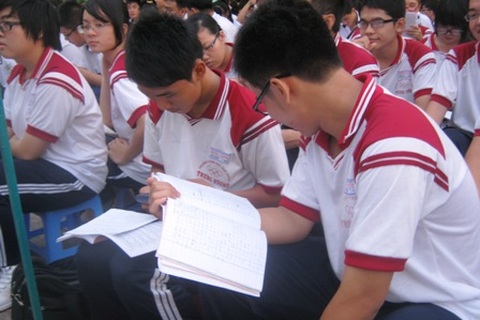 Học trò chạy đua theo lịch ôn thi tốt nghiệp