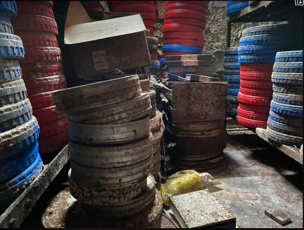 300 phim nhựa bị hỏng: Nghệ sĩ đau lòng cầu cứu, Bộ Văn hóa nói gì? - 2 300 phim nhựa bị hỏng: Nghệ sĩ đau lòng cầu cứu, Bộ Văn hóa nói gì? - 2