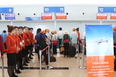 Rực rỡ sắc cam tại lễ khai trương sân bay Cát Bi