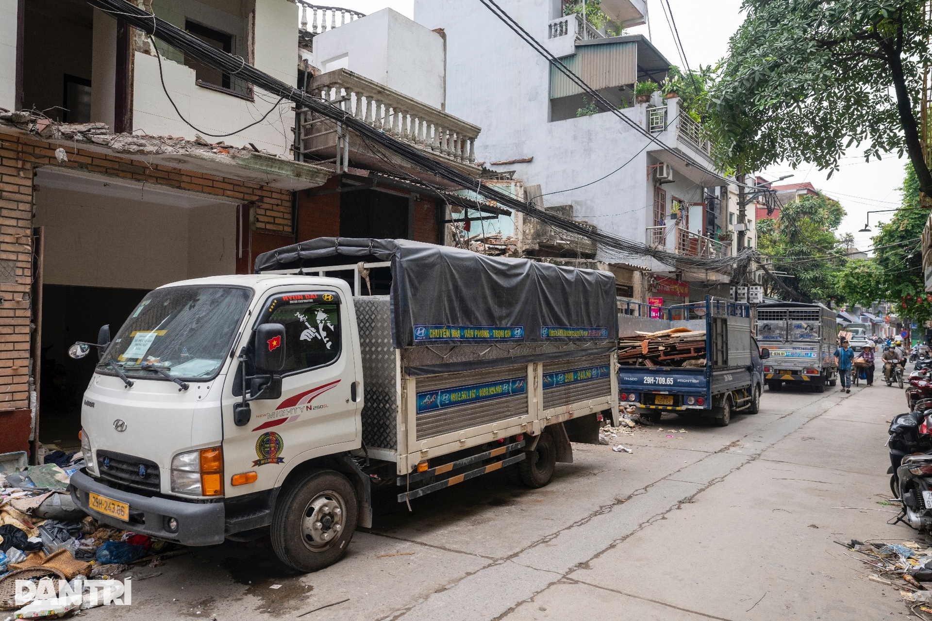 Người dân gấp rút dọn dẹp, giải phóng mặt bằng dự án cầu Trần Hưng Đạo - 1 Người dân gấp rút dọn dẹp, giải phóng mặt bằng dự án cầu Trần Hưng Đạo - 1