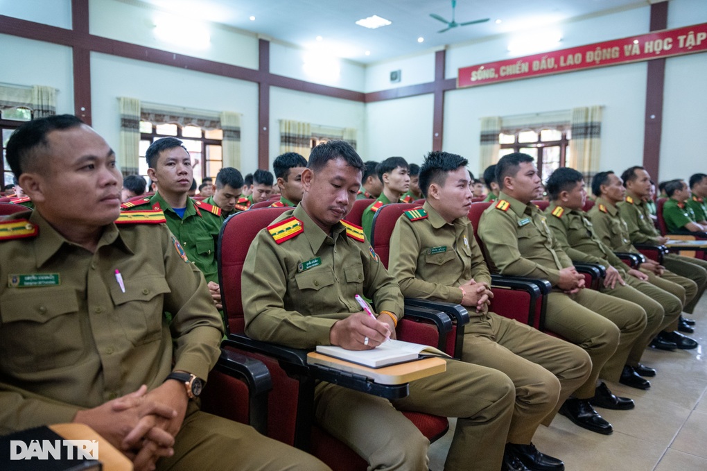 Bộ Tư lệnh CSCĐ đào tạo công an Lào sử dụng cảnh khuyển - 2 Bộ Tư lệnh CSCĐ đào tạo công an Lào sử dụng cảnh khuyển - 2
