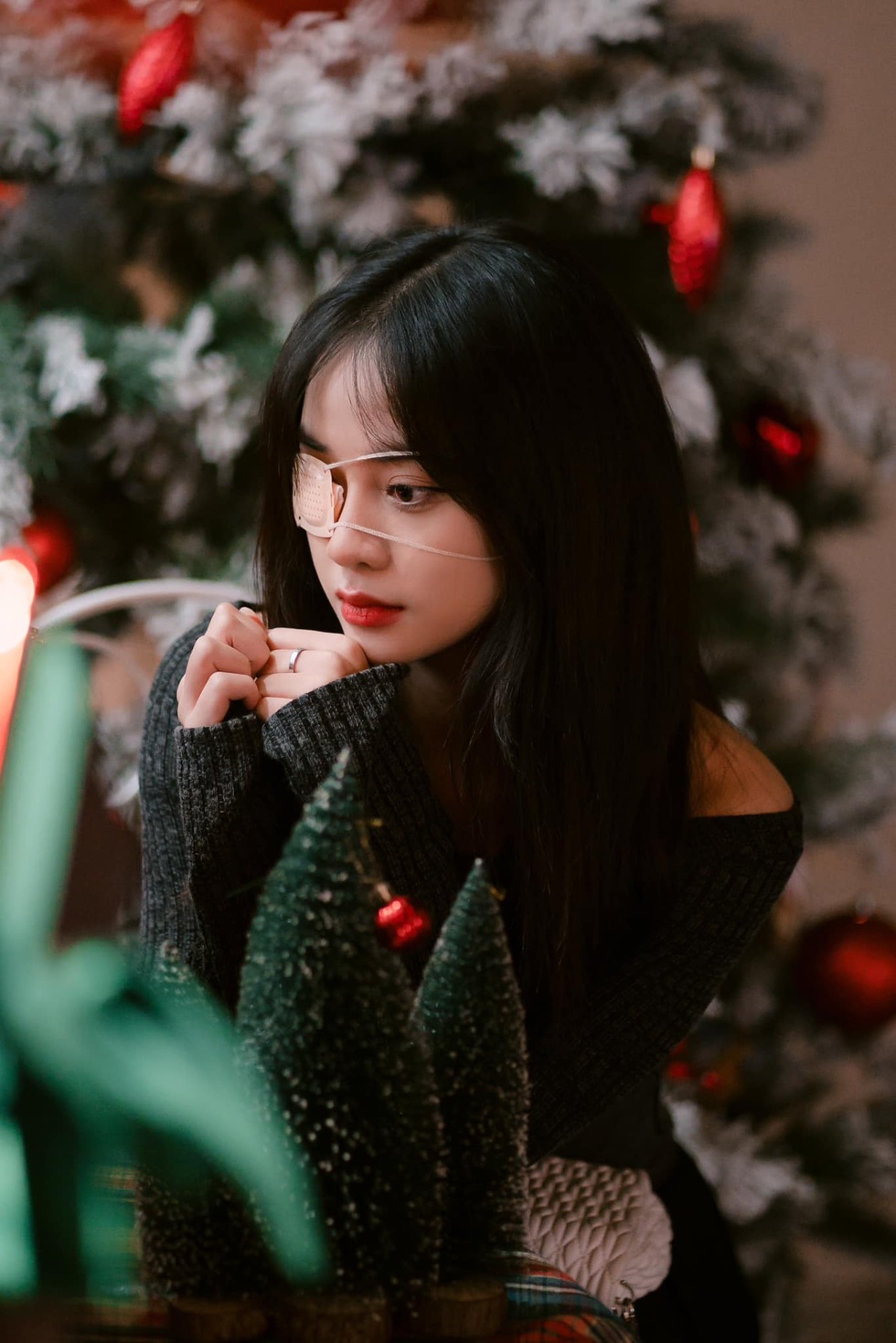 Nữ sinh Bắc Giang có hai màu mắt: Trải qua 5 lần phẫu thuật vẫn yêu đời - 2 Nữ sinh Bắc Giang có hai màu mắt: Trải qua 5 lần phẫu thuật vẫn yêu đời - 2