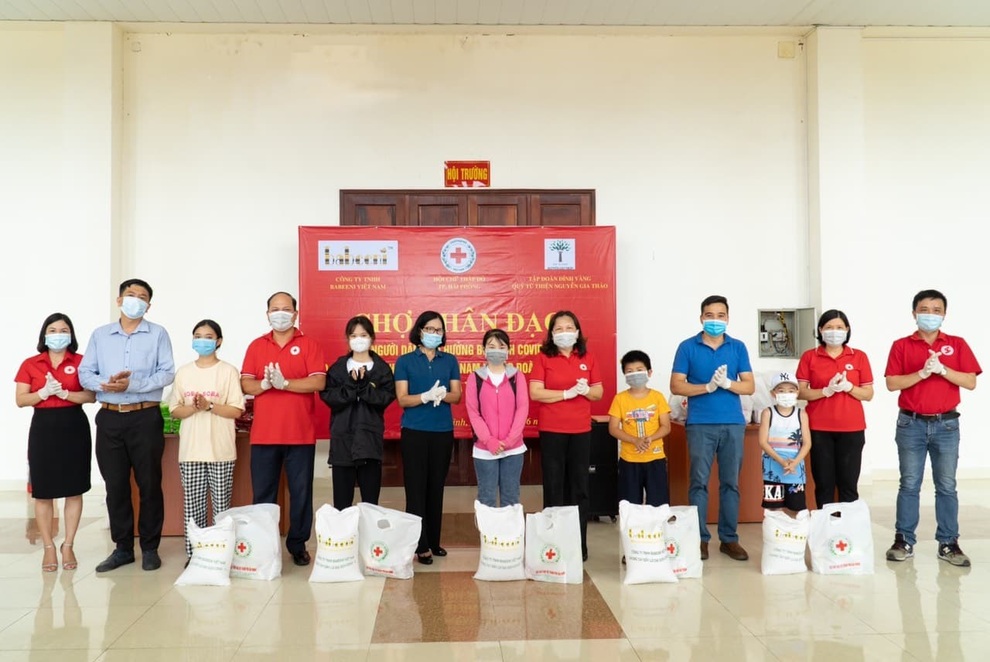 Tập đoàn Đỉnh Vàng ủng hộ Quỹ Vắc xin hơn 1 tỉ đồng - 5 Tập đoàn Đỉnh Vàng ủng hộ Quỹ Vắc xin hơn 1 tỉ đồng - 5