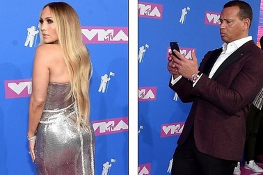 Bạn trai chăm chút Jennifer Lopez hết mức