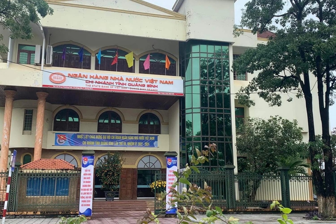 Bỏ đi chơi, hát karaoke trong giờ làm việc, 9 cán bộ bị phê bình - 1 Bỏ đi chơi, hát karaoke trong giờ làm việc, 9 cán bộ bị phê bình - 1