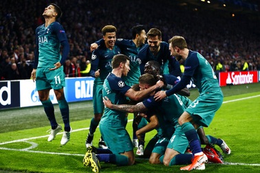 Ajax 2-3 Tottenham: Màn lội ngược dòng khó tin