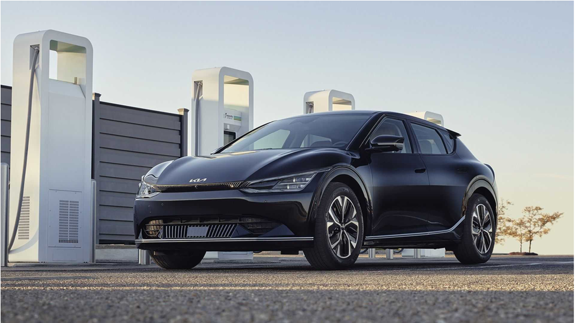 Xe điện Kia EV6 bốc cháy dữ dội sau va chạm - 1 Xe điện Kia EV6 bốc cháy dữ dội sau va chạm - 1