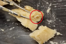 Mở lon cá hồi hết hạn, các nhà khoa học phát hiện điều bất ngờ bên trong